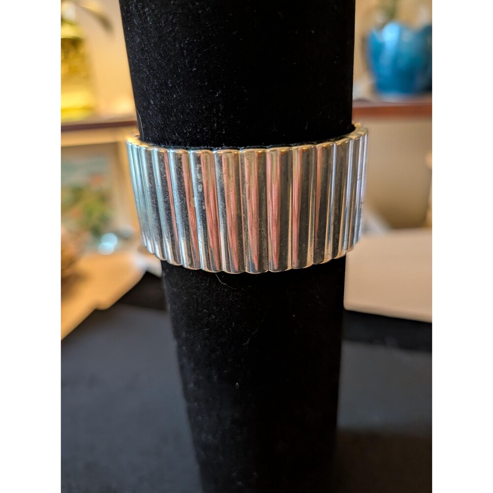 Vintage Silver Tone Ribbed Hinged Cuff Bracelet